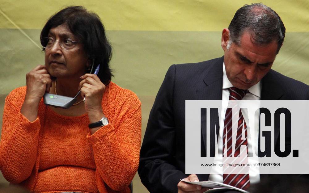 OAXACA, Oax.-Agreement-ONU-Oaxaca. G04071105.JPG OAXACA, Oax.-Agreement-ONU-Oaxaca. El gobernador de la entidad, Gabino Cué firma decreto Por un Oaxaca a favor de los Derechos Humanos y la No Discriminación con la Alta Comisionada de las Naciones Unidas, Navanethem Pillay, la manana de este lunes en la capital oaxaquena. EGV. Foto: Quadratín Agencia EL UNIVERSAL. México