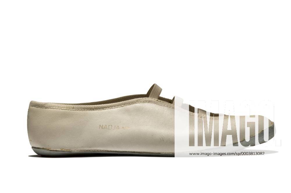 Adidas Schuh von Nadia Comaneci (Rumänien) bei den Olympischen Spielen 1976 in Montreal beim Kunstturnen Turnen OS Sommer Damen Olympische Sommerspiele 1976, Spiele, Historie, Geschichte, Sporthistorie, Sportgeschichte Einzelbild Olympiageschichte Olympiahistorie