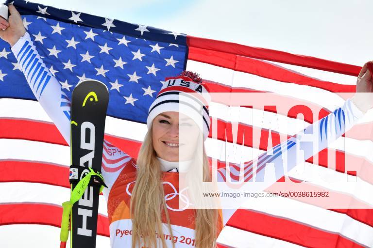 Lindsey VONN USA ends career after Ski World Cup Archive photo Lindsey VONN USA with American flag Joy Enthusiasm Enthusiasm Action Single picture cut single motif half figure Flower Ceremony Alpine Ski on 21 02 2018 Jeongseon Alpine Centre Olympic Winter Games 2018 from 09 02 25 02 2018 in PyeongChang Â