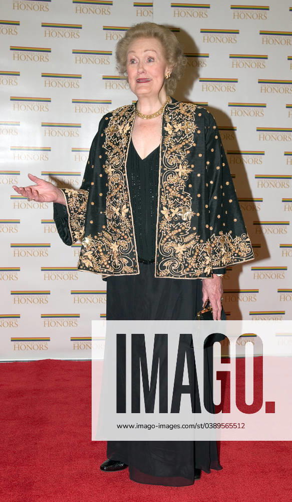 2004 John F. Kennedy Center Honors Guest Arrivals 2004 Kennedy Center Honoree Dame Joan Sutherland arrives at the Harry S. Truman Building (Department of State) in Washington, D.C. on December 4, 2004 for a dinner hosted by United States Secretary of State Colin Powell. At the dinner six performing arts legends will receive the Kennedy Center Honors of 2004. This is the 27th year that the honors have been bestowed on extraordinary individuals whose unique and abundant artistry has contributed significantly to the cultural life of our nation and the world said John F. Kennedy Center for the Performing Arts Chairman Stephen A. Schwarzman. The award recipients are: actor, director, producer, and writer Warren Beatty; husband-and-wife acto