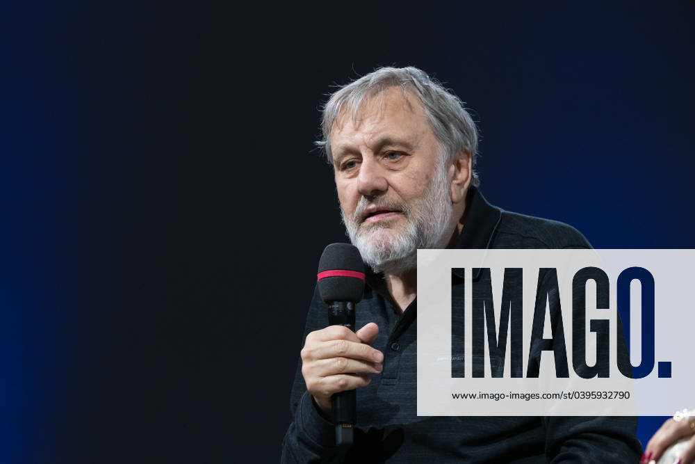 FRANKFURT AM MAIN, Germany - October 18 2023: Slavoj Å½iÅ¾ek auf der 75. Frankfurter Buchmesse FRANKFURT AM MAIN, Germany - October 18 2023: Slavoj Å½iÅ¾ek (*1949, ) auf der Bühne auf der 75. Frankfurter Buchmesse