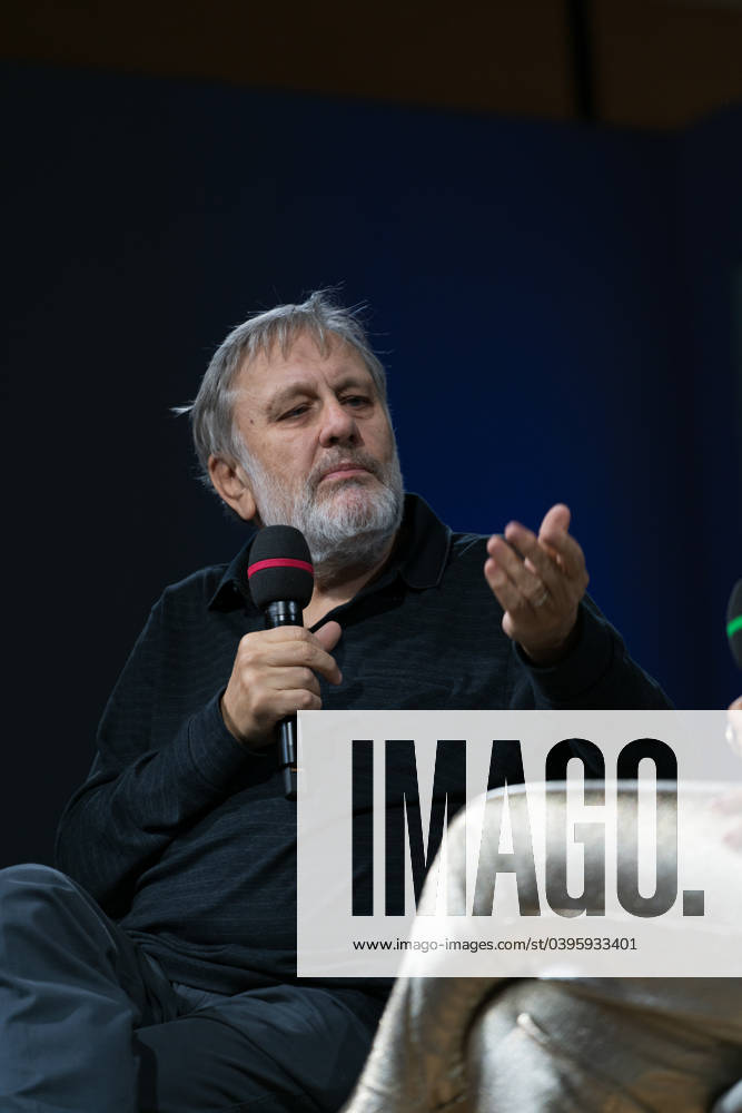 FRANKFURT AM MAIN, Germany - October 18 2023: Slavoj Žižek auf der 75. Frankfurter Buchmesse FRANKFURT AM MAIN, Germany - October 18 2023: Slavoj Žižek (*1949, ) auf der Bühne auf der 75. Frankfurter Buchmesse