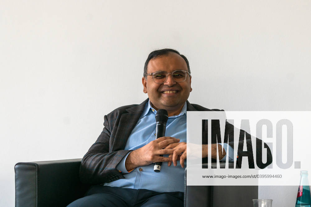 FRANKFURT AM MAIN, Germany - October 18 2023: Nihar Malaviya auf der 75. Frankfurter Buchmesse FRANKFURT AM MAIN, Germany - October 18 2023: Nihar Malaviya auf der Bühne auf der 75. Frankfurter Buchmesse