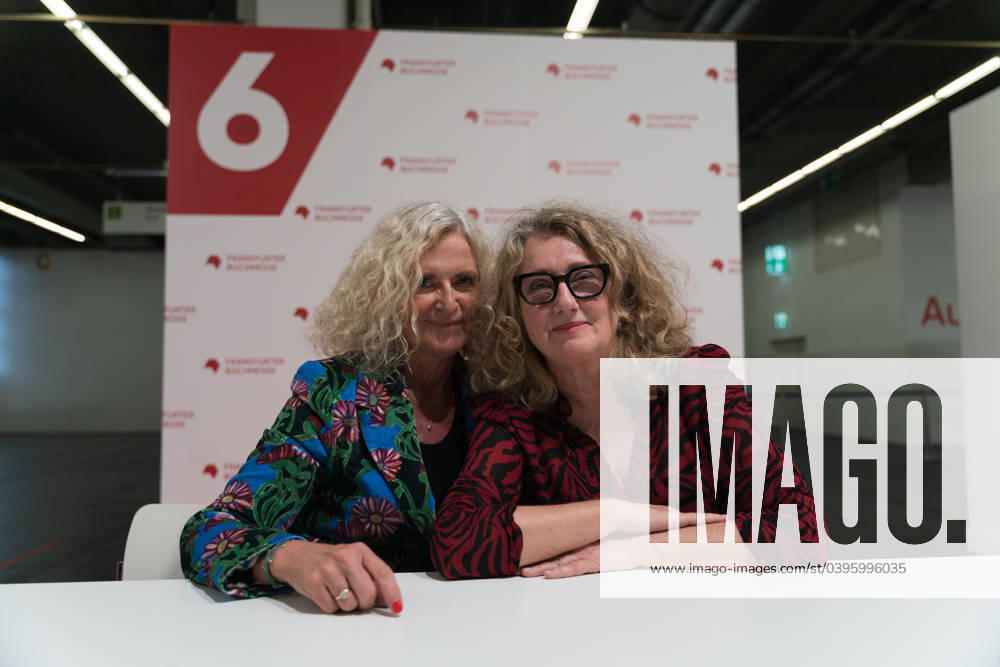 FRANKFURT AM MAIN, Germany - October 20 2023: Susanne Fröhlich und Constanze Kleis auf der 75. Frankfurter Buchmesse FRANKFURT AM MAIN, Germany - October 20 2023: Susanne Fröhlich und Constanze Kleis auf der 75. Frankfurter Buchmesse