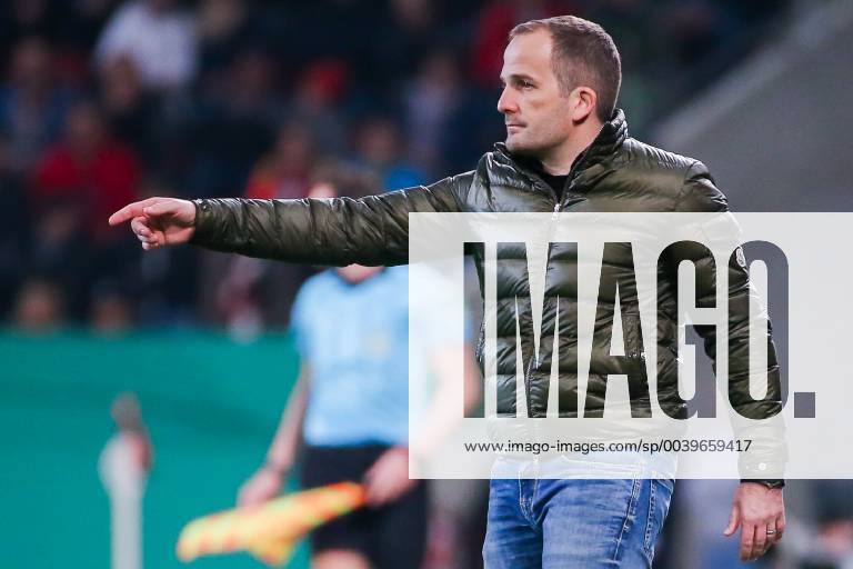 Coach Manuel Baum FC Augsburg gestures DFB regulations prohibit any use of photographs as image sequences and or quasi video GER Football DFB Cup FC Augsburg RB Leipzig 02 04 2019 Augsburg