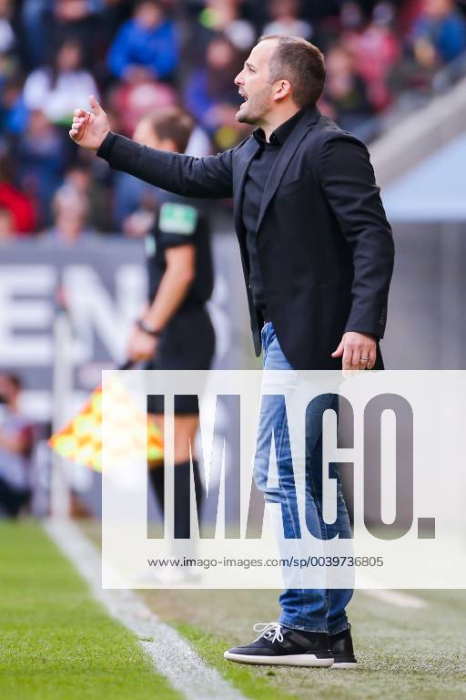Coach Manuel Baum FC Augsburg gestures DFL regulations prohibit any use of photographs as image sequences and or quasi video GER Football 1 Bundesliga FC Augsburg TSG 1899 Hoffenheim 07 04 2019 Augsburg