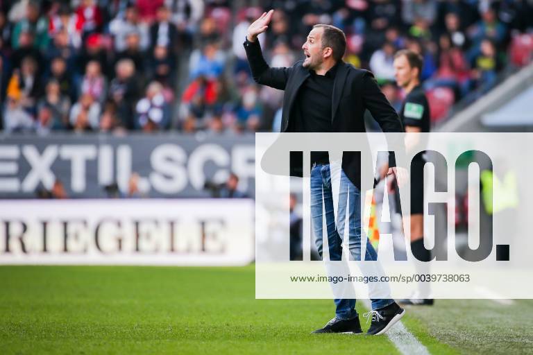Coach Manuel Baum FC Augsburg gestures DFL regulations prohibit any use of photographs as image sequences and or quasi video GER Football 1 Bundesliga FC Augsburg TSG 1899 Hoffenheim 07 04 2019 Augsburg