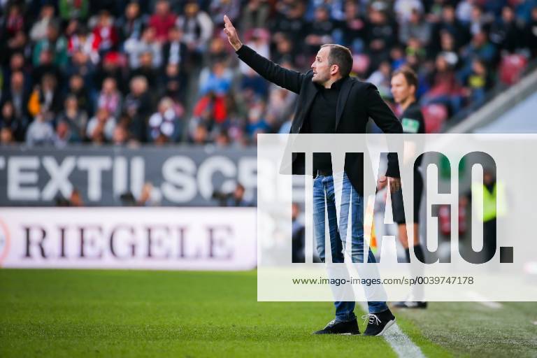 Coach Manuel Baum FC Augsburg gestures DFL regulations prohibit any use of photographs as image sequences and or quasi video GER Football 1 Bundesliga FC Augsburg TSG 1899 Hoffenheim 07 04 2019 Augsburg