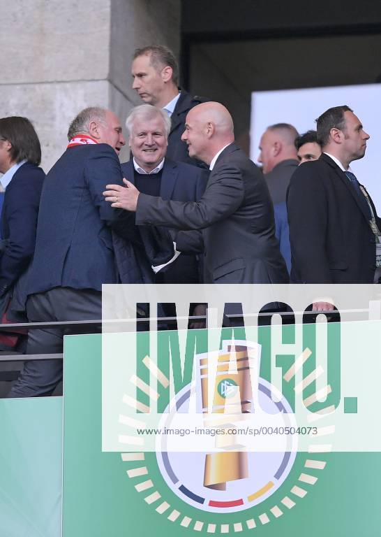 Football DFB Cup Final 2019, RB Leipzig FC Bayern Munich, in the Olympic Stadium Berlin, L R President and CEO Uli Hoeneß Bayern Munich , Federal Interior Minister Horst Seehofer and FIFA President Gianni Infantino DFL and DFB regulations prohibit any use of photographs as image sequences and or quasi video