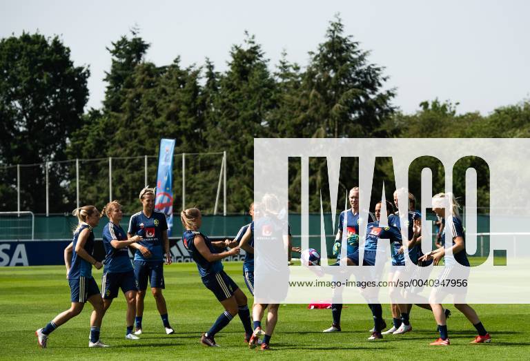 Players of Sweden during a training session on June 28, 2019 in Fougeres Photo Simon Hastegard Image Source Code SH 180090 bbeng football football soccer ladies women women france france world cup world championships 2019 world championship world cup fifa women s world cup 2019 world cup attendance final knockout stage sweden sweden exercise,