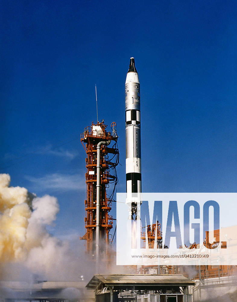 Titan Launch vehicule from Kennedy s complex, 1966 (photo) 1680548 Titan Launch vehicule from Kennedy s complex, 1966 (photo) by Unknown photographer, (20th century); (add.info.: GEMINI 12 ASTRONAUTS LOVELL, JAMES AND BUZZ ALDRIN, EDWIN LIFTED OFF ABOARD A TITAN LAUNCH VEHICLE FROM KENNEDY S COMPLEX-19 AT 3:45 PM EST, NOVEMBER 11, 1966); PVDE.