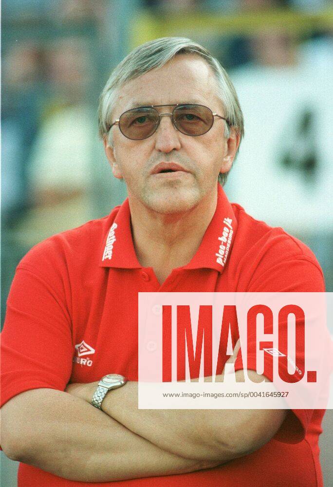 1 FC Magdeburg 14 08 98, soccer, regional league northeast, season 1998 99 1 FC Magdeburg , coach Hans Dieter Schmidt ,