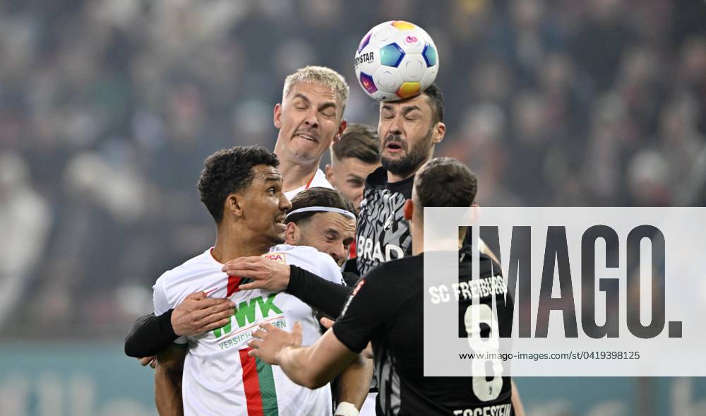 Penalty area scene, Goal area scene Header duel Duel Action Manuel Gulde SC Freiburg SCF 05 Maximilian Eggestein SC Freiburg SCF 08 Lucas Höler SC Freiburg SCF 09 Felix Uduokhai FC Augsburg FCA 19 Niklas Cod FC Augsburg FCA 30 WWK Arena, Augsburg, Bavaria, Germany, Europe