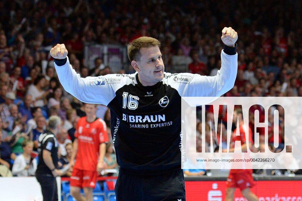 Cheers from Nebojsa Simic Goalkeeper MT Melsungen , GER, MT Melsungen SC Magdeburg, Handball, 1 Bundesliga Men, 12 09 2019, GER, MT Melsungen SC Magdeburg, Handball, 1 Liga Men, 12 09 2019 Kassel