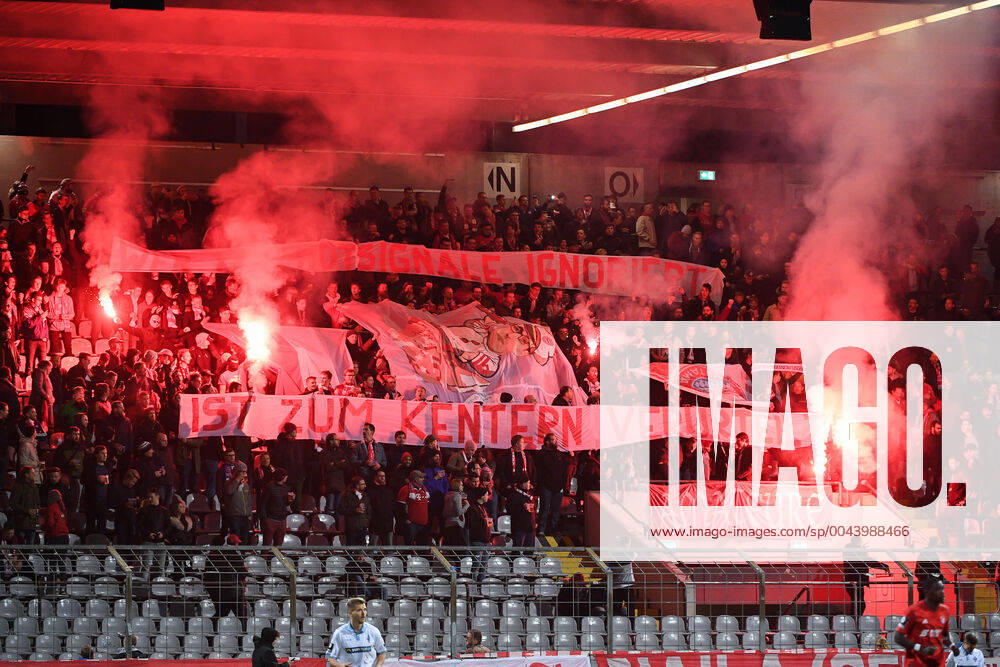 Fans of FC Bayern Munich II ignite Bengalos and smoke bombs, Bengalo, Bengalos, fireworks, flare, fans, audience, spectators, mood, atmosphere, stadium, 28 10 2019, Munich Germany , football, 3 League, FC Bayern Munich II SV Waldhof Mannheim, DFB DFL REGULATIONS PROHIBIT ANY USE OF PHOTOGRAPHS AS IMAGE SEQUENCES AND OR QUASI VIDEO