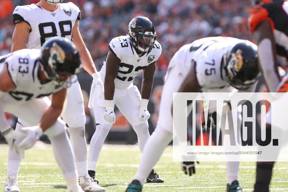 CINCINNATI, OH - OCTOBER 20: Jacksonville Jaguars running back Ryquell Armstead (23) lines up for a play during the game against the Jacksonville Jaguars and the Cincinnati Bengals on October 20th 2019, at Paul Brown Stadium in Cincinnati, OH. (Photo by Ian Johnson Icon Sportswire) NFL, American Football Herren, USA OCT 20 Jaguars at Bengals Icon191020072