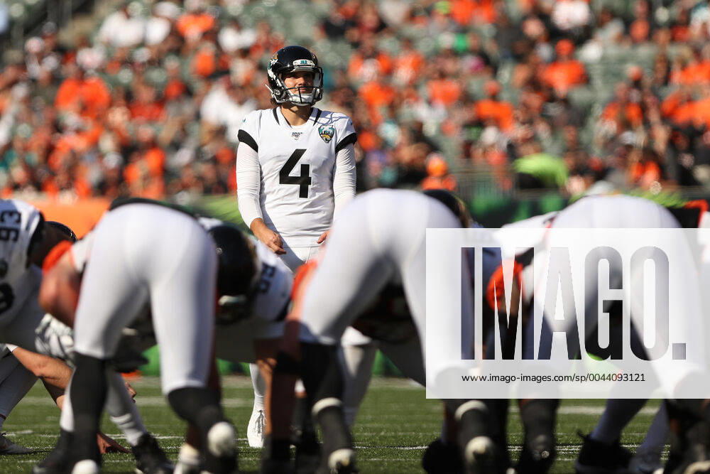 CINCINNATI, OH - OCTOBER 20: Jacksonville Jaguars kicker Josh Lambo (4) prepares to kick a field goal during the game against the Jacksonville Jaguars and the Cincinnati Bengals on October 20th 2019, at Paul Brown Stadium in Cincinnati, OH. (Photo by Ian Johnson Icon Sportswire) NFL, American Football Herren, USA OCT 20 Jaguars at Bengals Icon191020078