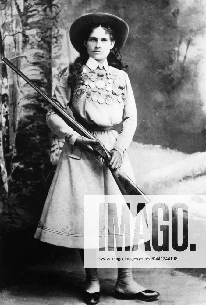 ANNIE OAKLEY (1860-1926). American markswoman. Photographed in 1899.