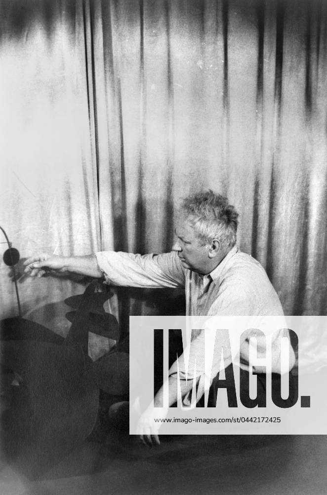 ALEXANDER CALDER (1898-1976). American sculptor. Photographed by Carl Van Vechten, 1947.