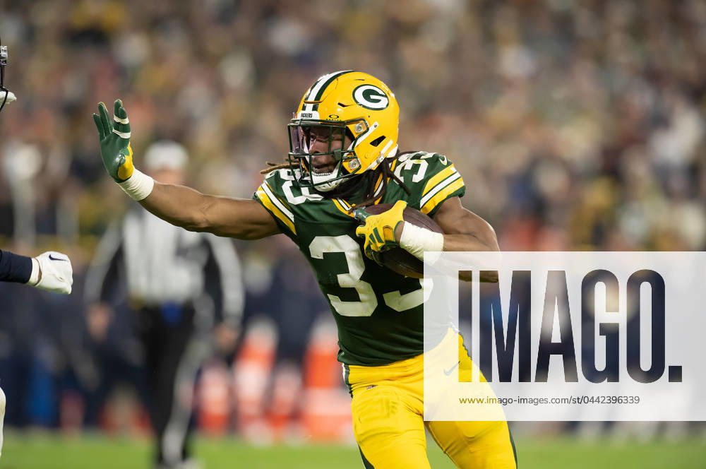 NFL 2024: Bears vs Packers JAN 07 January 7, 2024: Green Bay Packers running back Aaron Jones (33) runs the ball against the Chicago Bears in Green Bay, WI. Kirsten Schmitt Cal Sport Media., Credit:Kirsten Schmitt Avalon United States of America, Wisconsin, Green Bay, Lambeau Field