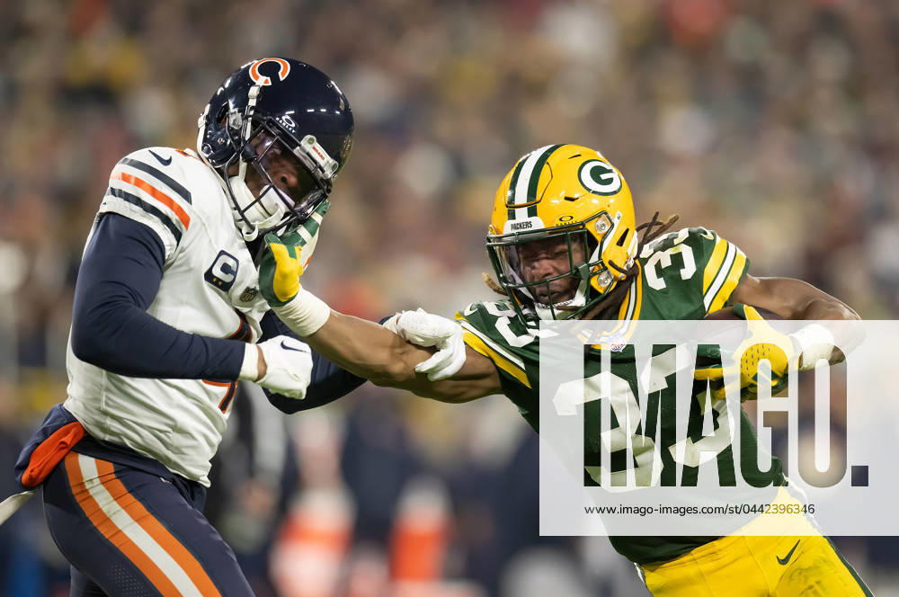 NFL 2024: Bears vs Packers JAN 07 January 7, 2024: Green Bay Packers running back Aaron Jones (33) runs the ball against Chicago Bears safety Eddie Jackson (4) in Green Bay, WI. Kirsten Schmitt Cal Sport Media., Credit:Kirsten Schmitt Avalon United States of America, Wisconsin, Green Bay, Lambeau Field