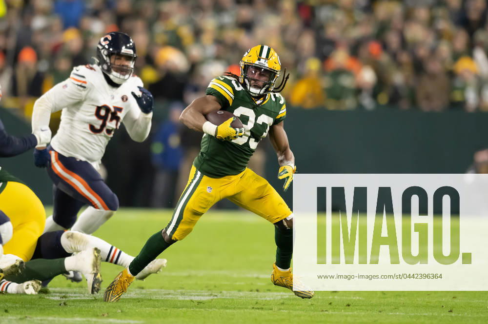 NFL 2024: Bears vs Packers JAN 07 January 7, 2024: Chicago Bears defensive end DeMarcus Walker (95) chases Green Bay Packers running back Aaron Jones (33) in Green Bay, WI. Kirsten Schmitt Cal Sport Media., Credit:Kirsten Schmitt Avalon United States of America, Wisconsin, Green Bay, Lambeau Field