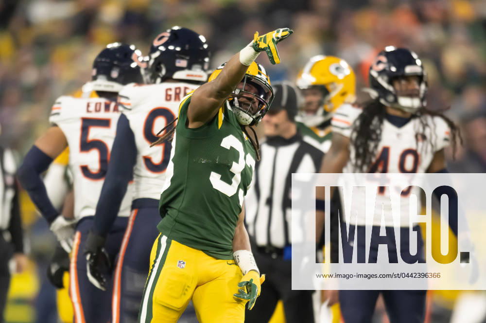NFL 2024: Bears vs Packers JAN 07 January 7, 2024: Green Bay Packers running back Aaron Jones (33) indicates a first down against the Chicago Bears in Green Bay, WI. Kirsten Schmitt Cal Sport Media., Credit:Kirsten Schmitt Avalon United States of America, Wisconsin, Green Bay, Lambeau Field