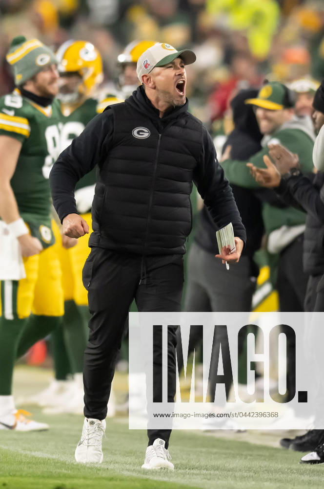 NFL 2024: Bears vs Packers JAN 07 January 7, 2024: Green Bay Packers head coach Matt LaFleur encourages fans to cheer as the Green Bay Packers win against the Chicago Bears in Green Bay, WI. Kirsten Schmitt Cal Sport Media., Credit:Kirsten Schmitt Avalon United States of America, Wisconsin, Green Bay, Lambeau Field