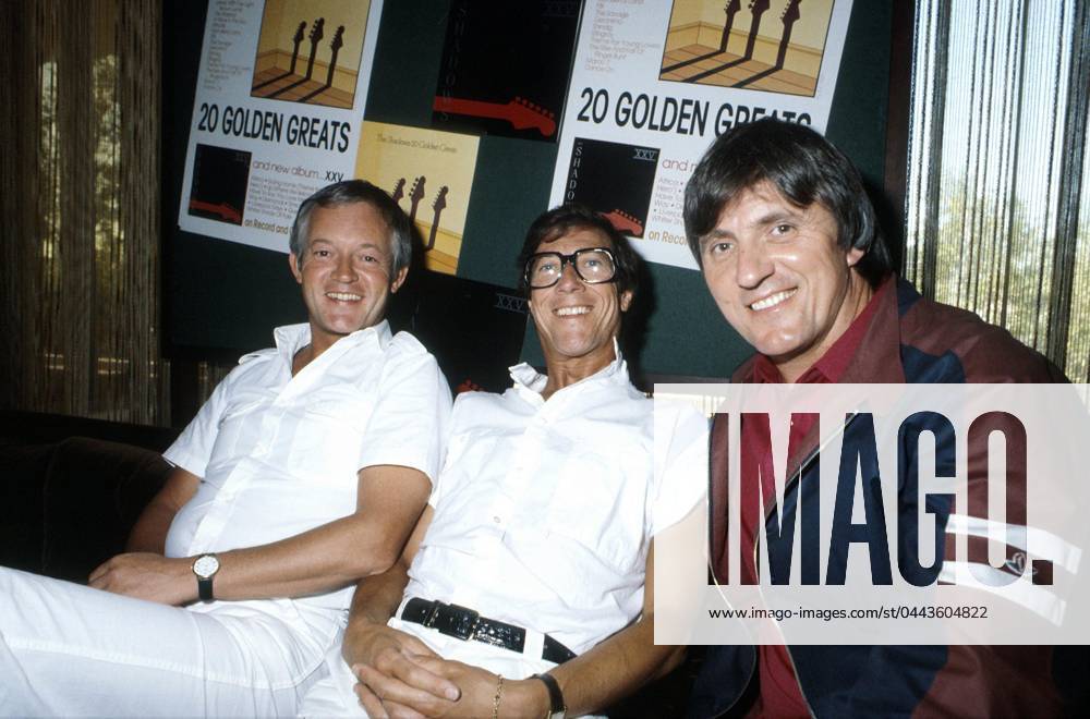 THE SHADOWS THE SHADOWS AT A PRESS CONFERENCE IN 1984 IN PERTH, WESTERN AUSTRALIA. PIC SHOWS L-R ORIGINAL MEMBERS BRIAN BENNETT, HANK MARVIN, AND BRUCE WELCH. BY THE EARLY 1990S HANK HAD MOVED HOME TO THE DARLING RANGES NEAR PERTH. PICTURES , Credit:Garry Merrin Avalon 0544137731