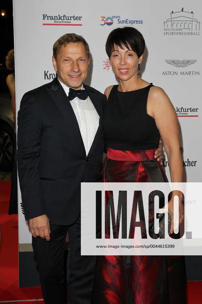 Richy Mueller mit Ehefrau Christl Stumhofer Deutscher Sportpresseball 2019 an der alten Oper in Frankfurt am 09.11.2019