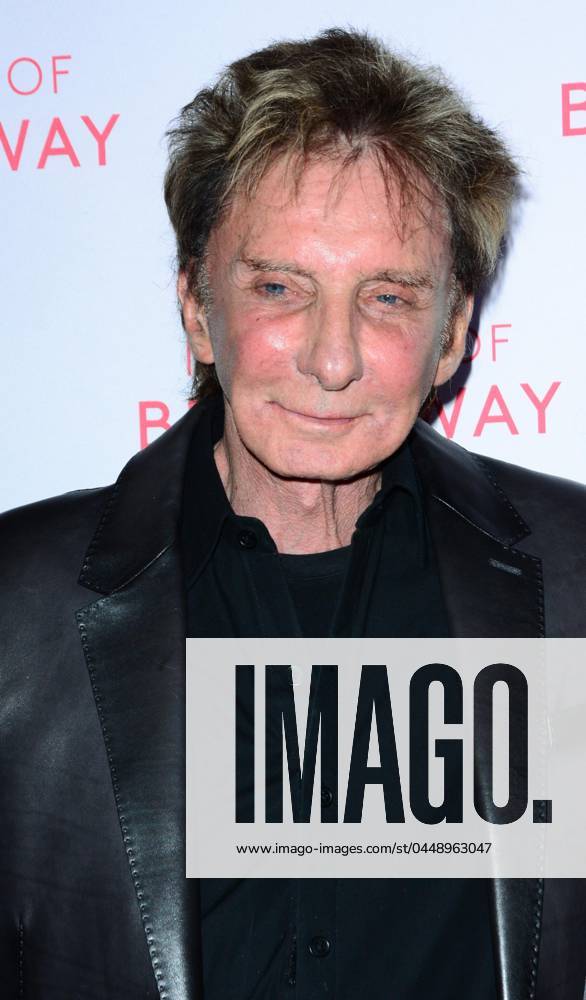 New York, New York - Barry Manilow. Harmony inspired window held at Museum of Broadway. New York USA - ZUMAa123 20240418_zaa_a123_328