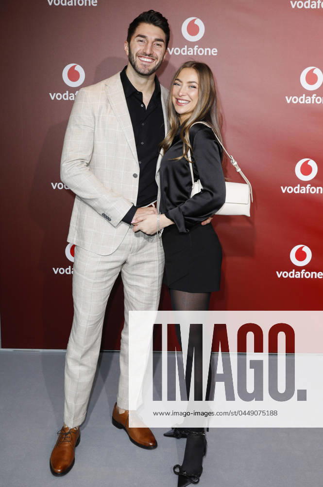 Dennis Gries and Katja Geretschuchin at the Vodafone Night of Entertainment in Paradise Now Düsseldorf, 25 04 2024 Foto:xR.xSchmiegeltx xFuturexImagex vodafone_4504