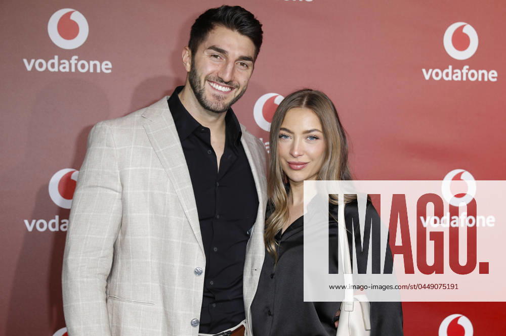 Dennis Gries and Katja Geretschuchin at the Vodafone Night of Entertainment in Paradise Now Düsseldorf, 25 04 2024 Foto:xR.xSchmiegeltx xFuturexImagex vodafone_4507