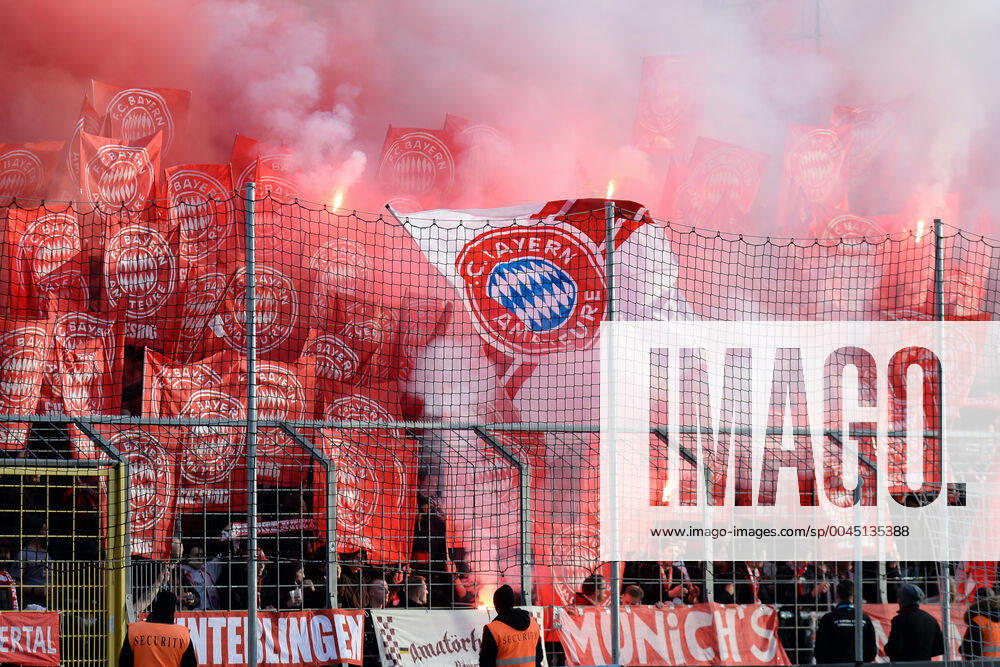 Fans of FC Bayern Munich II ignite Bengalos, Bengalo, Bengalos, fireworks, flare fans, audience, spectators, mood, atmosphere, stadium, 24 11 2019, Munich Germany , football, 3 League, TSV 1860 Munich FC Bayern Munich II, DFB DFL REGULATIONS PROHIBIT ANY USE OF PHOTOGRAPHS AS IMAGE SEQUENCES AND OR QUASI VIDEO