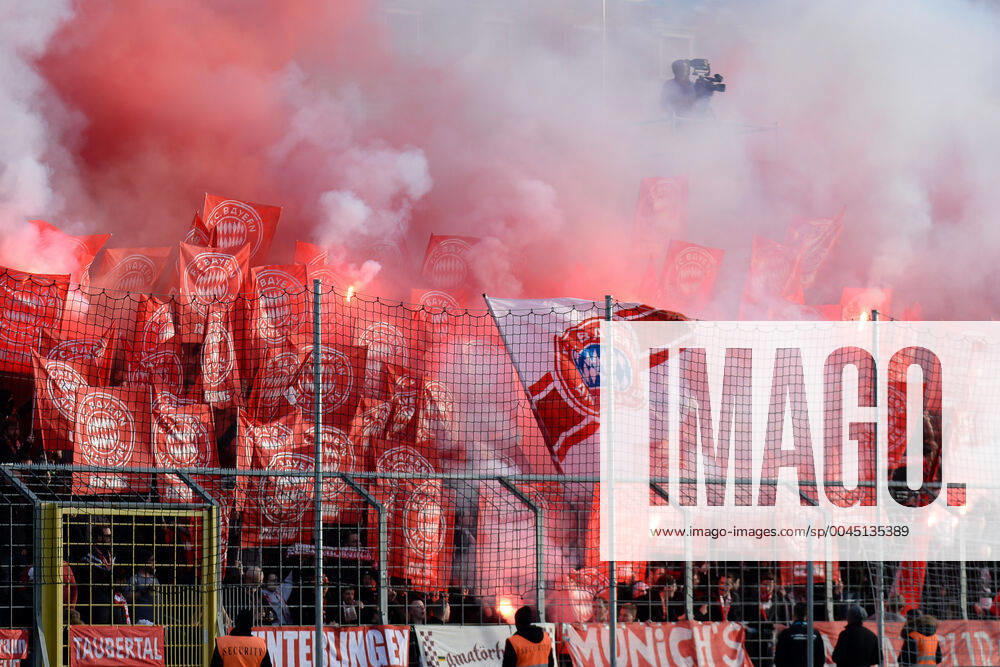 Fans of FC Bayern Munich II ignite Bengalos, Bengalo, Bengalos, fireworks, flare fans, audience, spectators, mood, atmosphere, stadium, 24 11 2019, Munich Germany , football, 3 League, TSV 1860 Munich FC Bayern Munich II, DFB DFL REGULATIONS PROHIBIT ANY USE OF PHOTOGRAPHS AS IMAGE SEQUENCES AND OR QUASI VIDEO