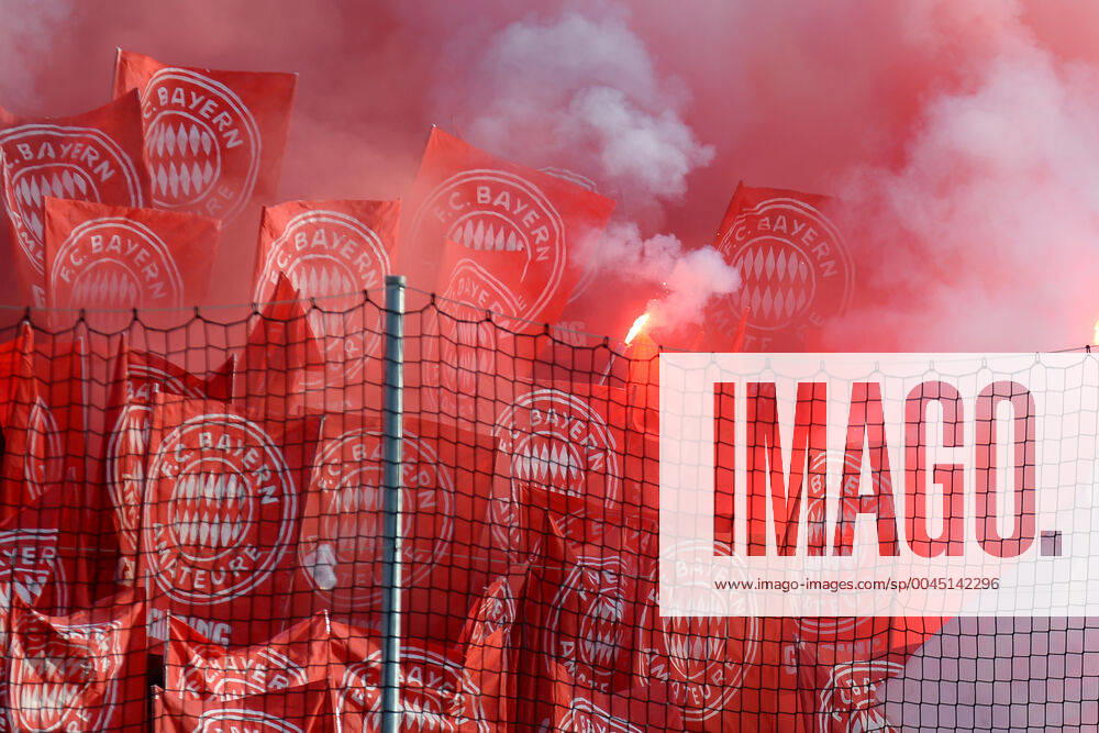Fans of FC Bayern Munich II ignite Bengalos and smoke bombs, Bengalo, Bengalos, fireworks, flare fans, audience, spectators, mood, atmosphere, stadium, 24 11 2019, Munich Germany , football, 3 league, TSV 1860 Munich FC Bayern Munich II, DFB DFL REGULATIONS PROHIBIT ANY USE OF PHOTOGRAPHS AS IMAGE SEQUENCES AND OR QUASI VIDEO
