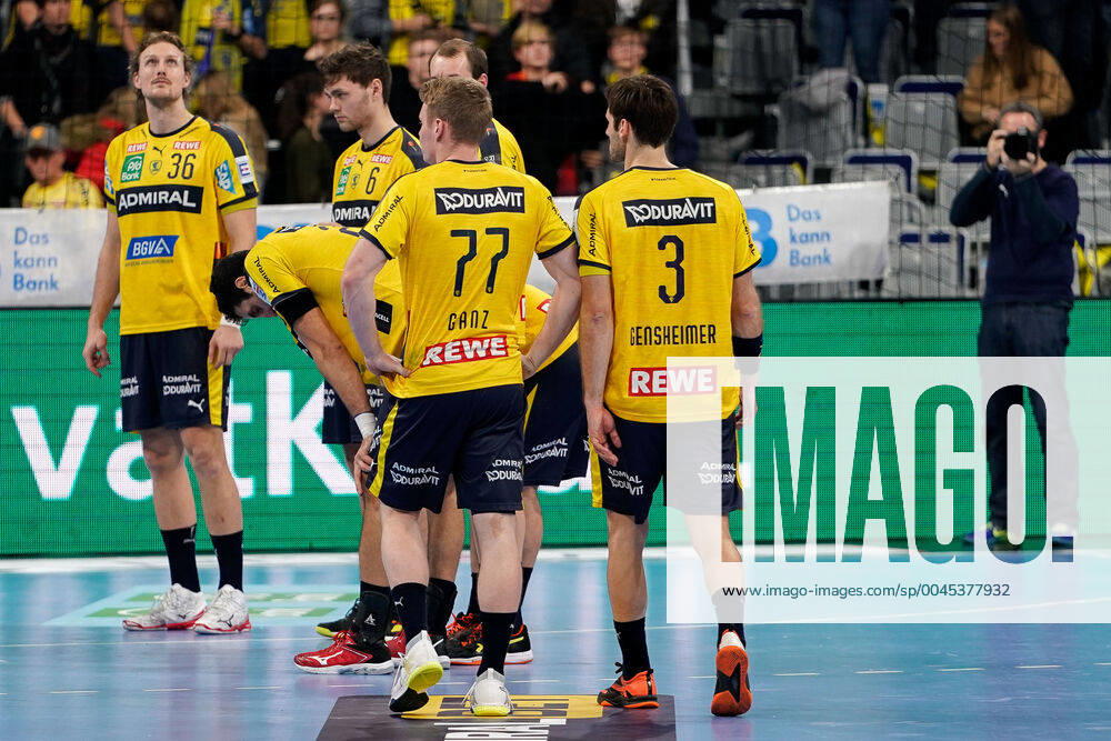 Player of the Rhein Neckar Lions, disappointed about the defeat, disappointment after the final whistle, highlight, loser, lost, frustration, disappointed, pessimistic, 04 12 2019, Mannheim Germany , Handball, DHB Cup, Rhein Neckar Lions TSV Hanover Burgdorf