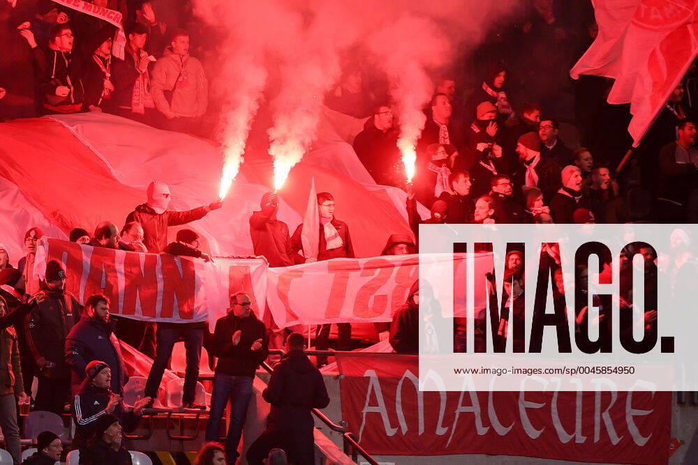 Fans of FC Bayern Munich II ignite Bengalos, Bengalo, Bengalos, fireworks, flare, fans, audience, spectators, mood, atmosphere, stadium, 22 12 2019, Munich Germany , Football, 3 League, FC Bayern Munich II FC Würzburger Kickers, DFB DFL REGULATIONS PROHIBIT ANY USE OF PHOTOGRAPHS AS IMAGE SEQUENCES AND OR QUASI VIDEO