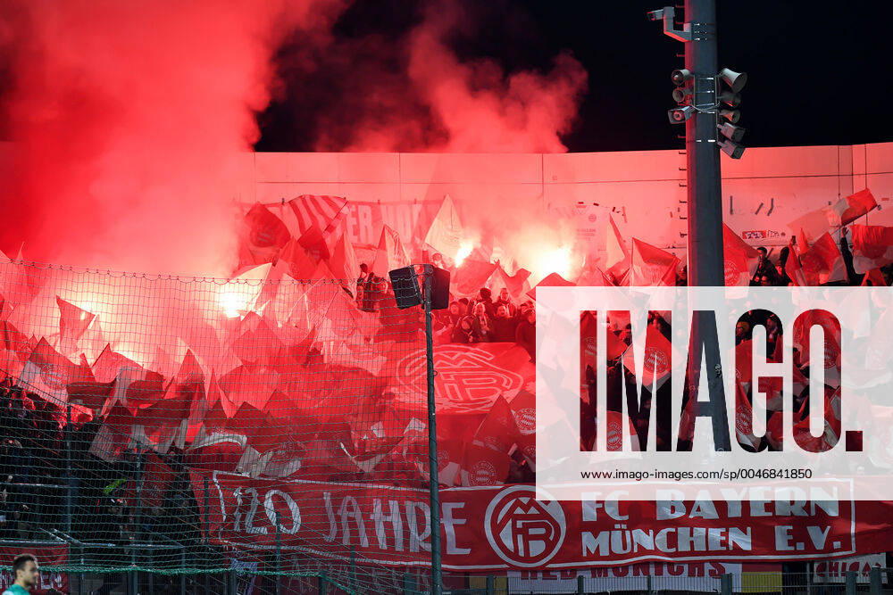 Fans of FC Bayern Munich II ignite Bengalos, Bengalo, Bengalos, fireworks, flare, fans, audience, spectators, mood, atmosphere, stadium, 28 02 2020, Unterhaching Germany , football, 3 league, SpVgg Unterhaching FC Bayern Munich II, DFB DFL REGULATIONS PROHIBIT ANY USE OF PHOTOGRAPHS AS IMAGE SEQUENCES AND OR QUASI VIDEO