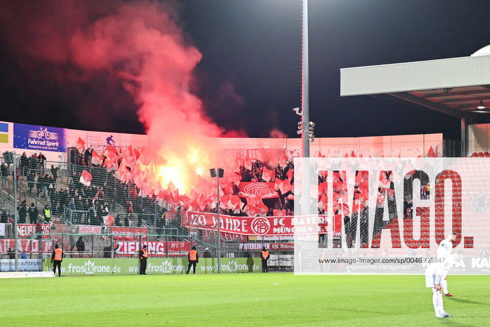 Fans of FC Bayern Munich II ignite Bengalos, Bengalo, Bengalos, fireworks, flare, fans, audience, spectators, mood, atmosphere, stadium, 28 02 2020, Unterhaching Germany, football, 3 league, SpVgg Unterhaching FC Bayern Munich II, DFB DFL REGULATIONS PROHIBIT ANY USE OF PHOTOGRAPHS AS IMAGE SEQUENCES AND OR QUASI VIDEO