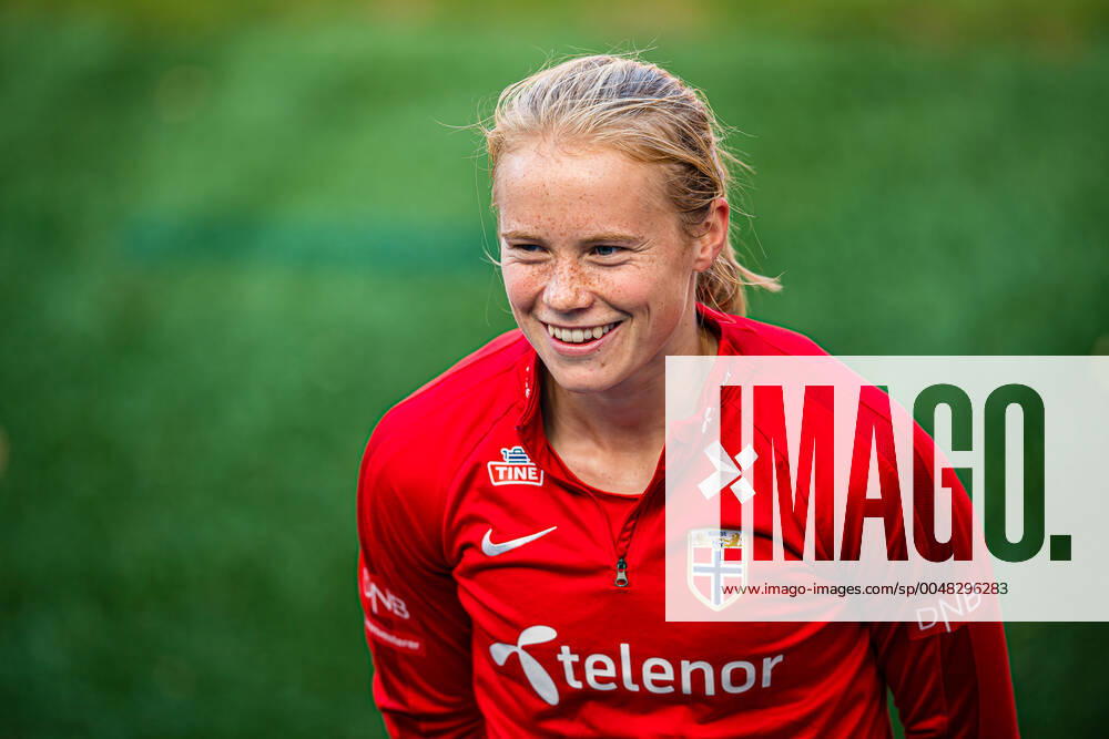 Julie Blakstad of the Norwegian womens national football team during a training session on September 18, 2020 in Oslo Photo Marius Simensen BILDBYRAN Cop 238 bbeng dam em kval em kvalifisering kvinnor em kvalik football fotball fotboll norge norway soccer training training träning uefa euro qualifier,
