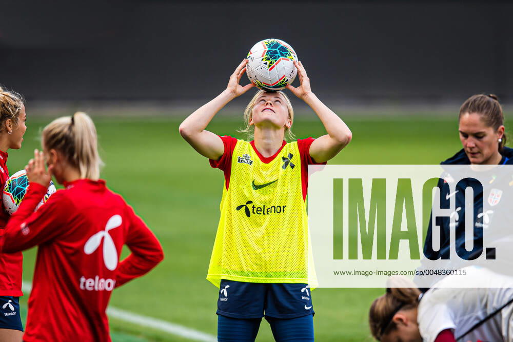 Julie Blakstad of the Norwegian womens national football team during a training session on September 20, 2020 in Oslo Photo Marius Simensen BILDBYRAN Cop 238 bbeng dam em kval em kvalifisering Women em kvalik football fotball fotboll norge norway soccer training training träning uefa euro qualifier,