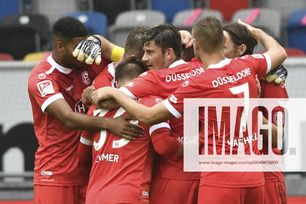 Final jubilation Final jubilation Emotion Joy of the team of Duesseldorf 26 09 2020 Football, 2 Bundesliga, Fortuna Duesseldorf vs FC Wuerzburger Kickers, Merkur Spiel Arena, Duesseldorf, DFB DFL REGULATIONS PROHIBIT ANY USE OF PHOTOGRAPHS AS IMAGE SEQUENCES AND OR QUASI VIDEO