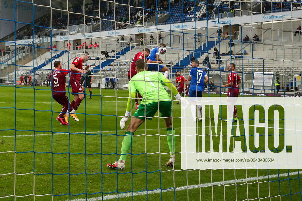 Football 2 Bundesliga SV Darmstadt 98 SSV Jahn Regensburg emonline v l , Victor Palsson SV Darmstadt 98 , Goalkeeper Alexander Meyer SSV Jahn Regensburg clarifies at the line