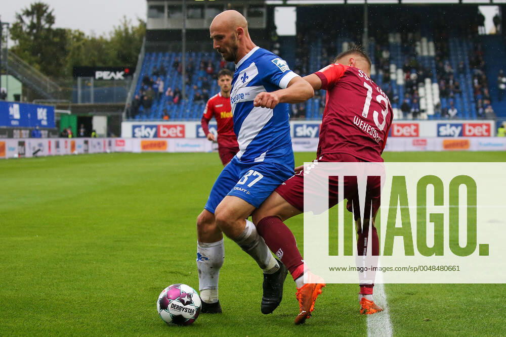 Football 2 Bundesliga SV Darmstadt 98 SSV Jahn Regensburg emonline v l , Patrick Herrmann SV Darmstadt 98 , Erik Wekesser SSV Jahn Regensburg , Duel, Action, Action, Battles for the Ball