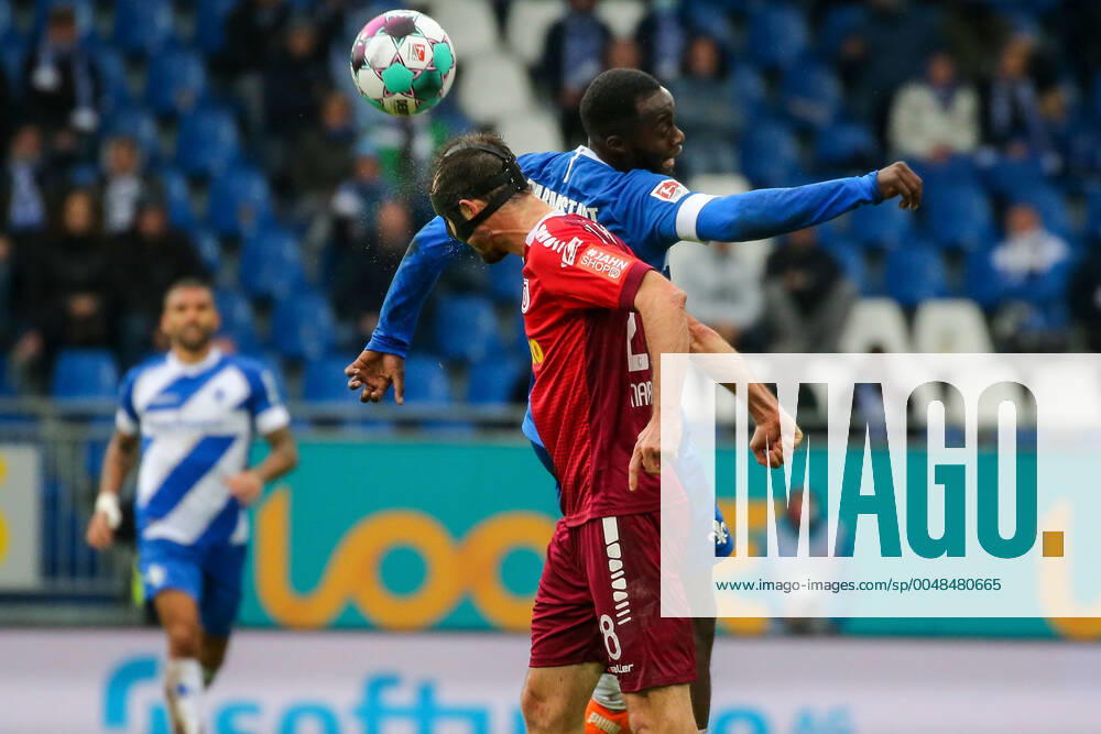 Fussball 2 Bundesliga SV Darmstadt 98 SSV Jahn Regensburg emonline v l , Erich Berko SV Darmstadt 98 , Sebastian Nachreiner SSV Jahn Regensburg , Header, Header Duel
