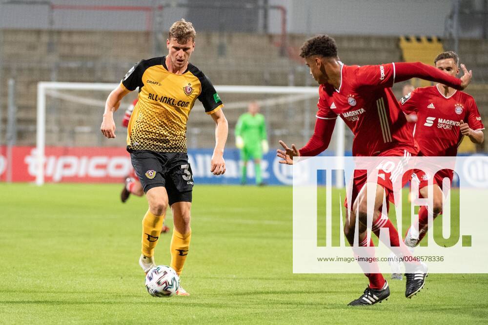 Chrsitoph Daferner 34 SG Dynamo Dresden , Dennis Waidner 40 FC Bayern II , FC Bayern II vs SG Dynamo Dresden, 3 Liga, 02 10 2020 DFB regulations prohibit any use of photographs as image sequences and or quasi video Munich Bayern Germany
