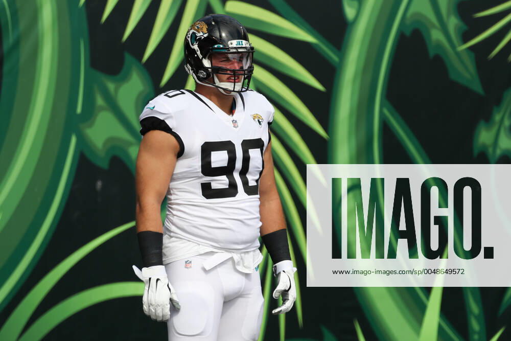 CINCINNATI, OH - OCTOBER 04: Jacksonville Jaguars defensive tackle Taven Bryan (90) warms up before the game against the Jacksonville Jaguars and the Cincinnati Bengals on October 4, 2020, at Paul Brown Stadium in Cincinnati, OH. (Photo by Ian Johnson Icon Sportswire) NFL, American Football Herren, USA OCT 04 Jaguars at Bengals Icon201004046