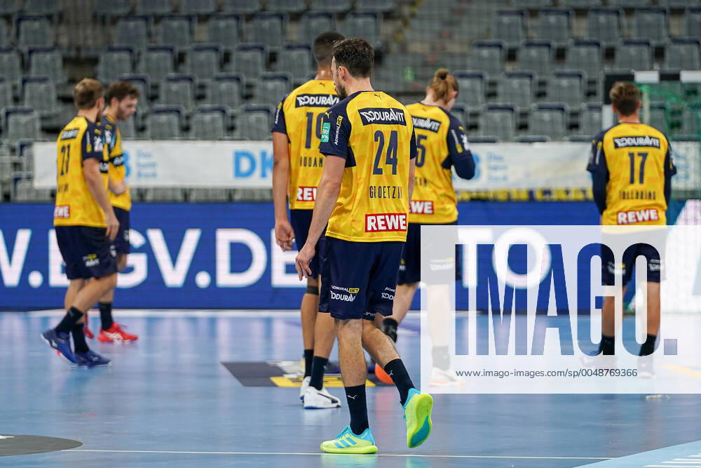 Player of the Rhein Neckar Löwen disappointed about the defeat, disappointment after the final whistle, highlight, loser, lost, frustration, disappointed, pessimistic, 15 10 2020, Mannheim Germany , Handball, Bundesliga, Rhein Neckar Löwen SC DHfK Leipzig