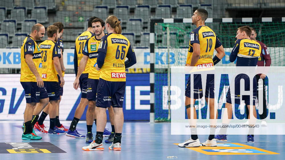 Player of the Rhein Neckar Löwen disappointed about the defeat, disappointment after the final whistle, highlight, loser, lost, frustration, disappointed, pessimistic, 15 10 2020, Mannheim Germany , Handball, Bundesliga, Rhein Neckar Löwen SC DHfK Leipzig